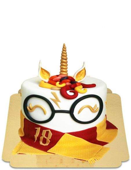 Gateausansoeufs.com Gâteau licorne Harry Potter à écharpe rouge et jaune vegan et sans gluten - 13
